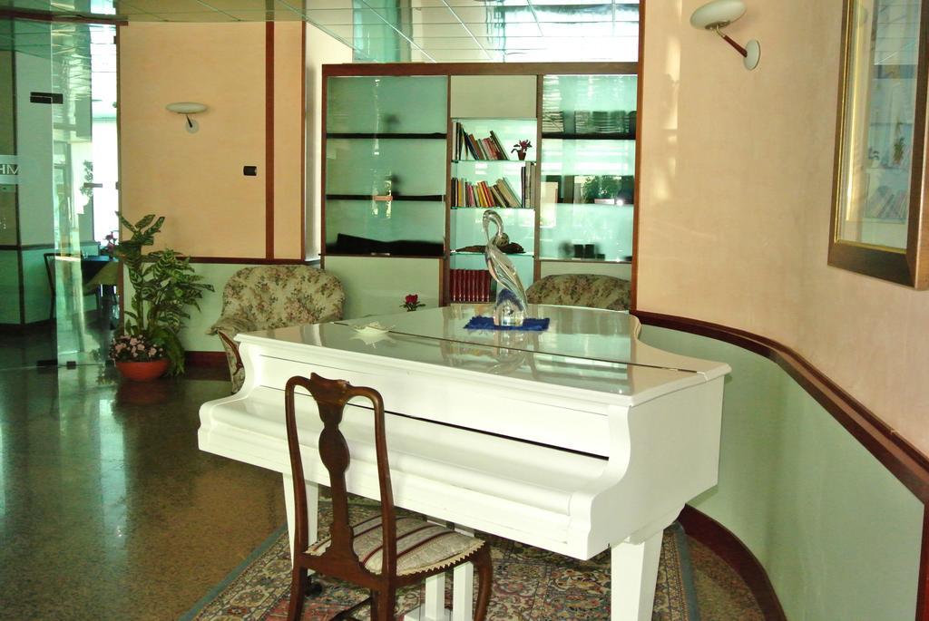 Hotel Mirage 리도 디 클라세 외부 사진